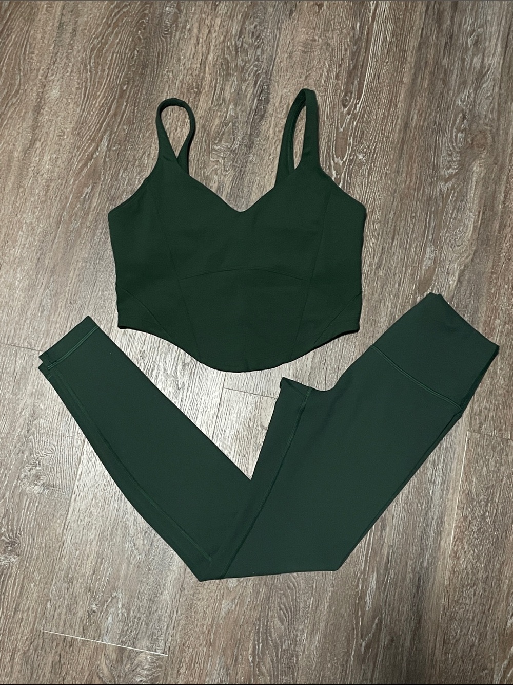 Like New Lululemon Matching Legacy Green Set. Size Top 10/Bottom 6